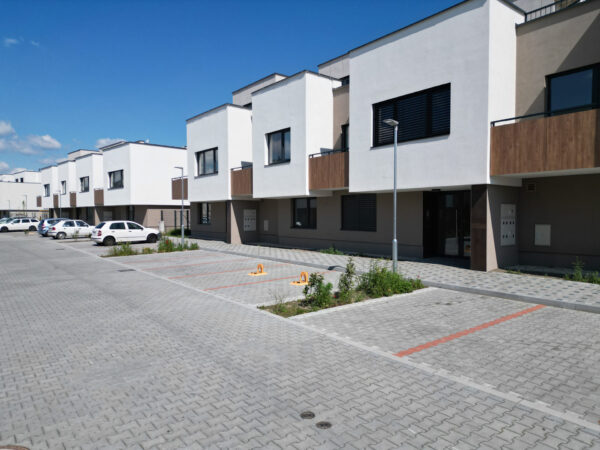 Skolaudovaný 3-izbový byt s dvomi balkónmi, Hviezdne bývanie, stropné chladenie, tepelné čerpadlá v Hviezdoslavove.