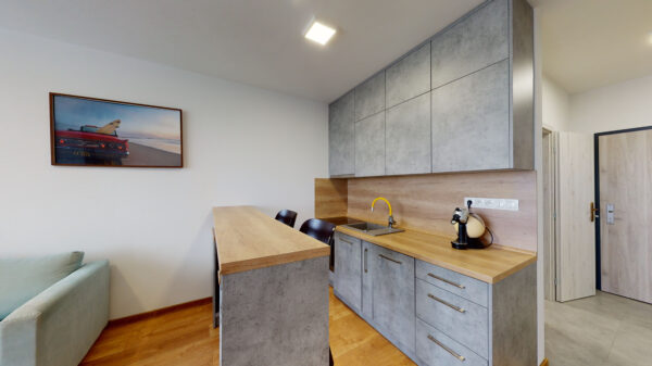 REZERVOVANÉ AZ. Ponúkame na predaj moderný 1-izbový byt s balkónom a parkovacím miestom v obci Biely Kostol