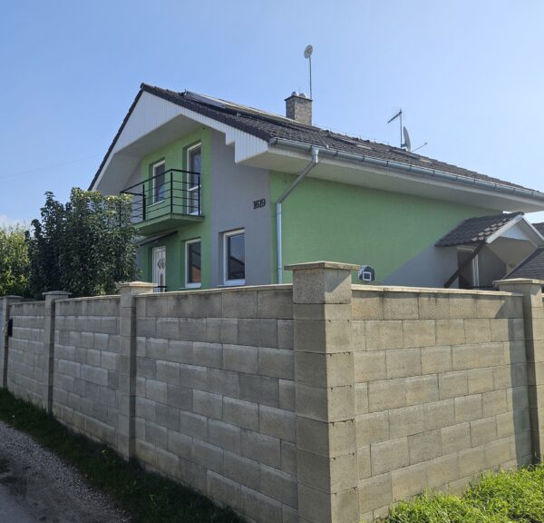 PREDAJ/VÝMENA – Moderný poschodový rodinný dom so suterénom v Šoporni