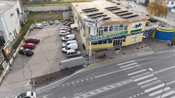 Prenájom: Obchodno-skladový priestor s rampou a parkoviskom 1117m² + 811m² parkovacia plocha – Nitra, Štúrova ul.