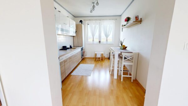 Priestranný 2-izbový byt s parkovaním v obci Šelpice pri Trnave