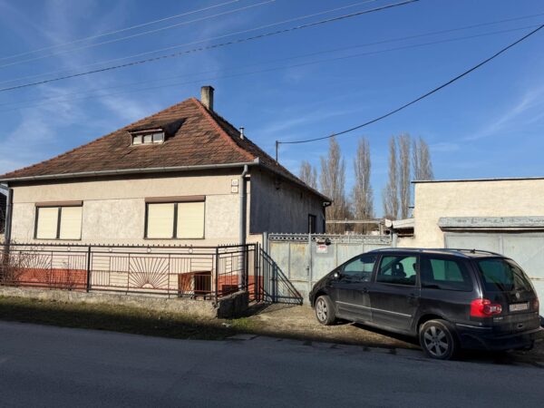 Predaj 4-izb. RD v tichu a súkromí. Rodinný dom s kráľovským pozemkom o výmere 1400m² v Seredi