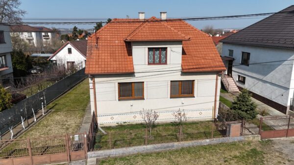 Pokojné rodinné bývanie s veľkým pozemkom – Borský Mikuláš