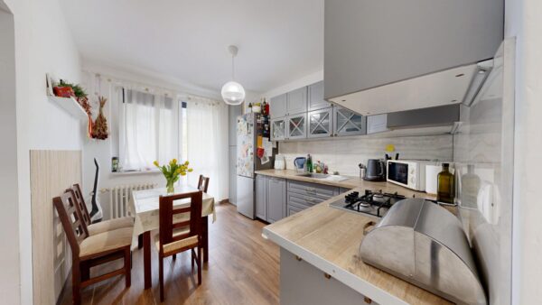 ponúka priestranný 4-izbový byt v top lokalite Vrakune