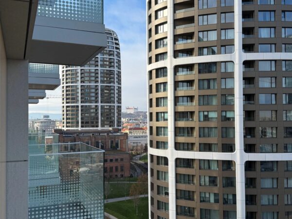 AZ Ponúka prémiový 1-izbový byt v Metropolis s výhľadom na Bratislavský hrad