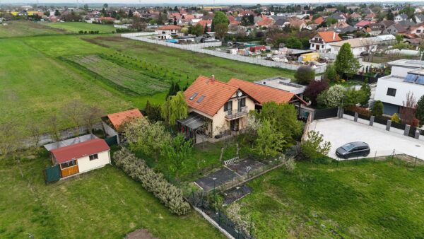 AZ Ponúka 5-izbový rodinný dom s garážou, 700 m² pozemkom a rýchlou dostupnosťou do Bratislavy