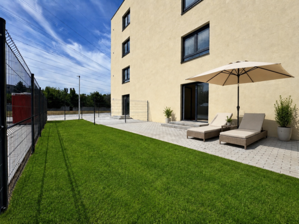 NA PREDAJ | 1-IZBOVÝ BYT S PREDZÁHRADKOU 59 m², PARKING A KOBKA V CENE | RUŽINOV – ŠTEDRÁ