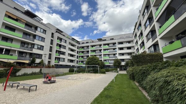 2-izbový byt s veľkou terasou/predzáhradkou v Arborii, Trnava