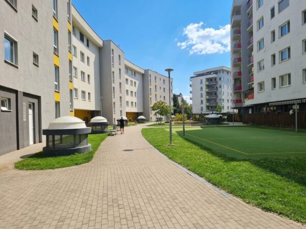 Exkluzívne: 3-izbový byt s loggiou v obľúbenej novostavbe Petržalské dvory