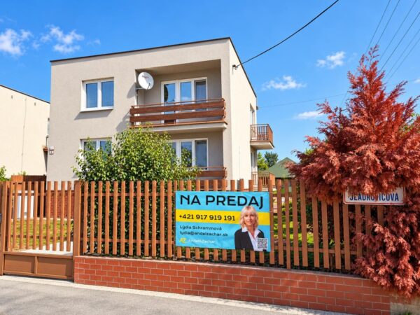 PRIESTRANNÝ RODINNÝ DOM – 5 izieb, dvojgaráž, bazén a súkromná relax zóna